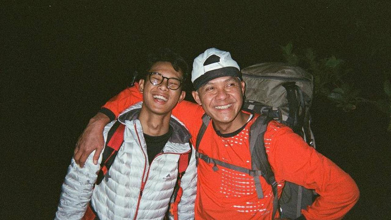 Senyumnya Bikin Netizen Meleleh, 8 Foto Alam Ganjar yang Dianggap Terlalu Mirip Dikta