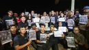 Rekan-rekan jurnalis mengikuti doa bersama untuk lima jurnalis dan tiga kru kapal Arupadhatu 1 di Posko SAR Nasional Carita, Pandeglang, Banten, Kamis (17/9/2026). (KLY/Budy Santoso)