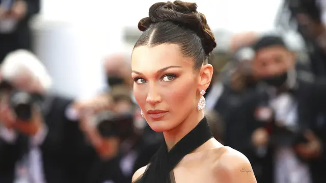 Bella Hadid di Festival Film Cannes 2021. (Vianney Le Caer/Invision/AP)