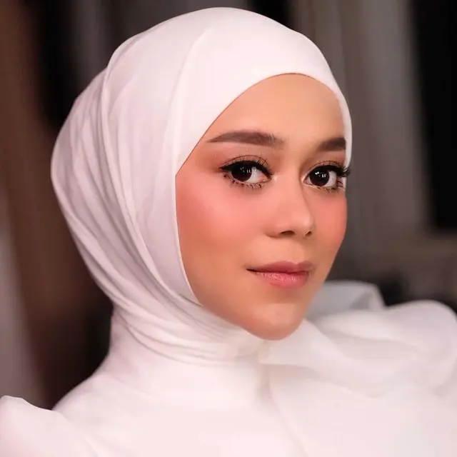 Punya Dagu Lancip, 7 Artis Wanita Ini Dituding Lakukan Operasi Plastik