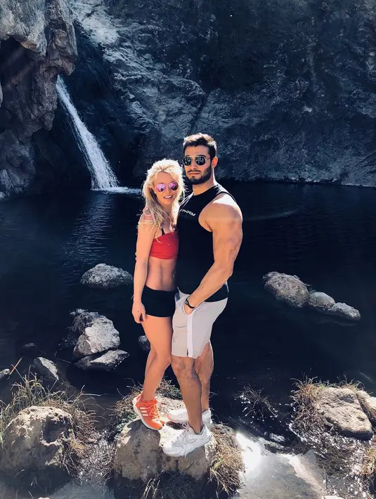 Dilansir dari US Magazine, Britney dan menghabiskan waktu bersama untuk masak, olahraga, liburan dan bahkan jalan-jalan. (instagram/britneyspears)