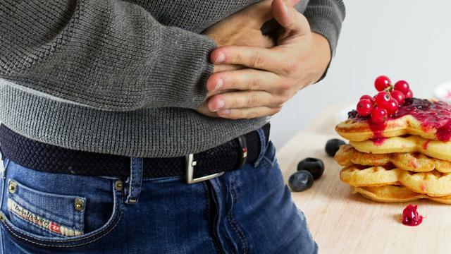 Ilustrasi sakit perut, keracunan makanan