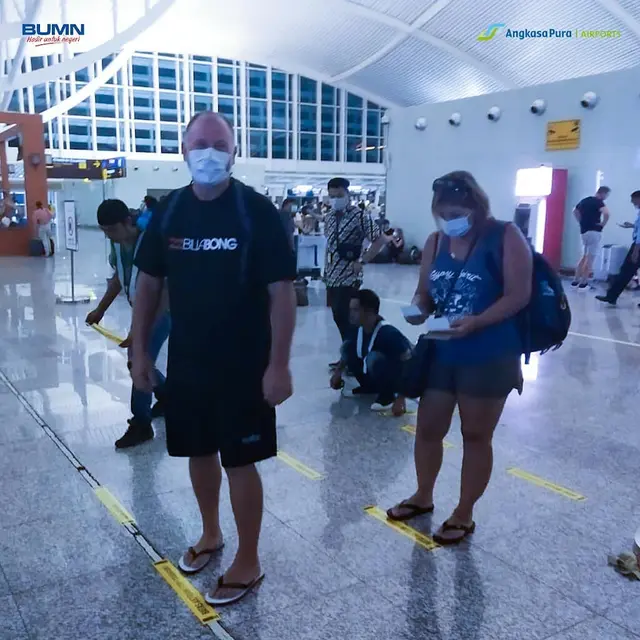 6 Potret  Social Distancing di Bandara Indonesia untuk Tekan Penyebaran Corona