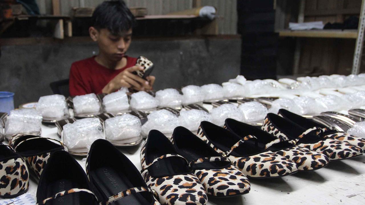 FOTO: Industri Alas Kaki Nasional Melangkah Kencang, UMKM Jadi Penopang Utama