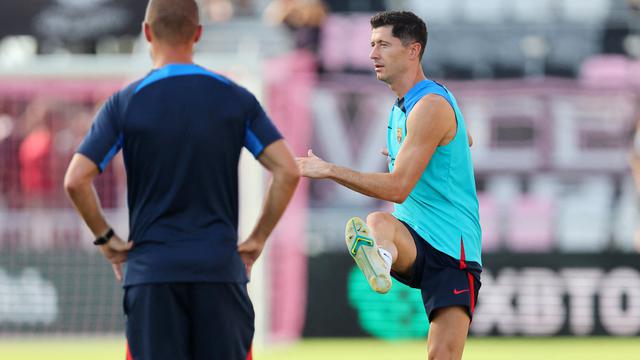 Foto: Penampakan Perdana Robert Lewandowski di Sesi Latihan Barcelona