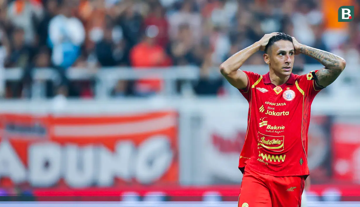 Pemain Persija Jakarta, Bruno Tubarao, tampak kecewa setelah dipaksa bermain imbang 1-1 dengan Bali United dalam lanjutan BRI Super League 2025/2026 di Jakarta International Stadium (JIS), Minggu (14/9/2025) malam WIB. (Bola.com/M Iqbal Ichsan)