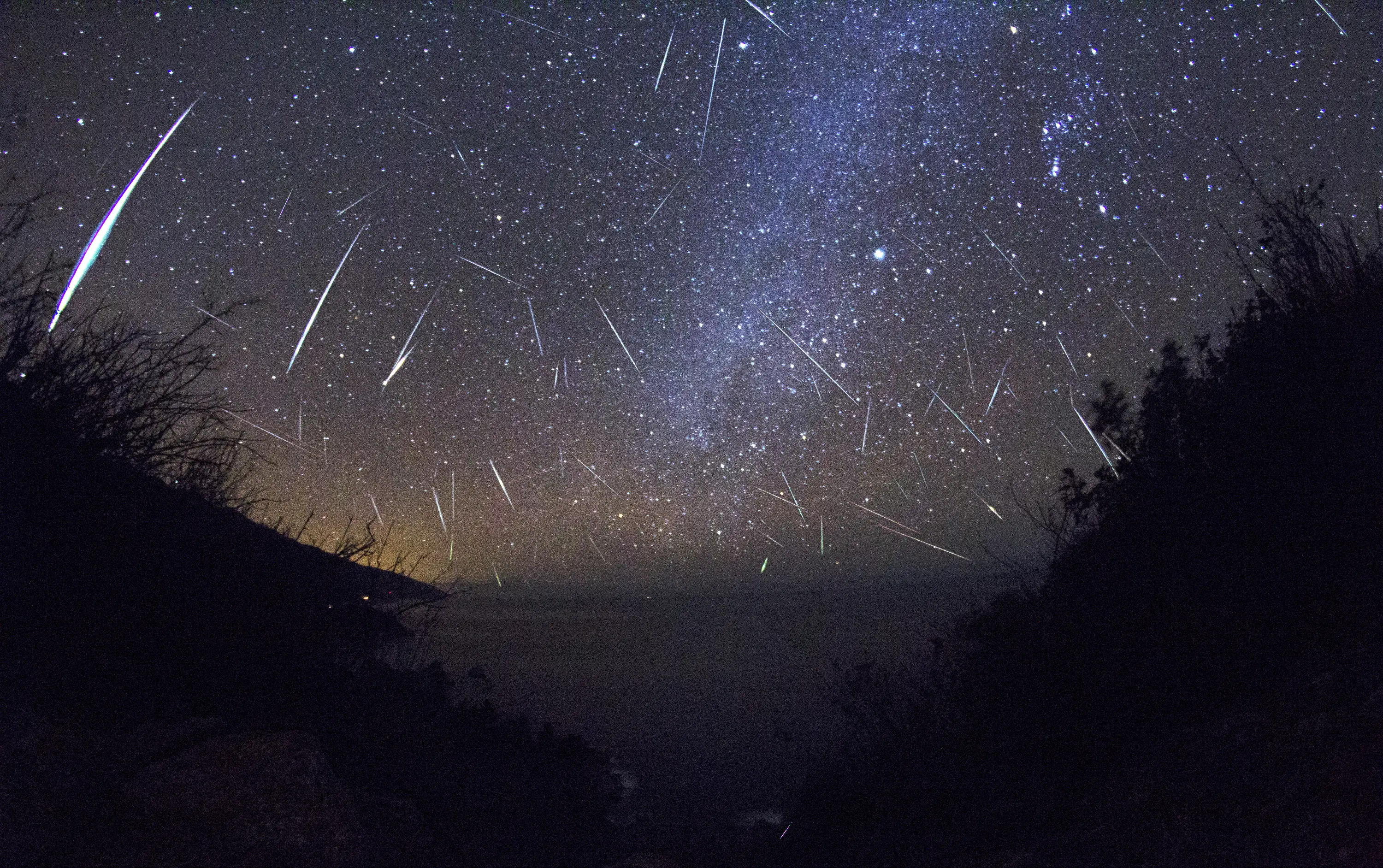 Akhir pekan dan malam minggu ini akan jadi lebih spesial karena ada hujan meteor Orionid. (Foto: wearewildness.com)
