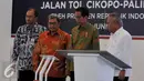 Presiden Joko Widodo (kedua kanan) didampingi Menteri Pekerjaan Umum dan Perumahan Rakyat (PUPR) Basuki Hadimuljono  (kanan) meresmikan pengoperasian jalan tol Cikopo-Palimanan, Jawa Barat, Sabtu (13/6/2015). (Liputan6.com/Johan Tallo)