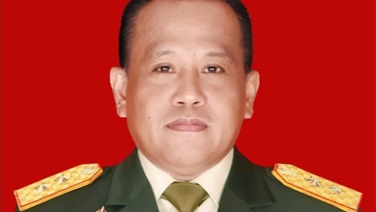 Jenderal bintang tiga itu merupakan lulusan Akademi Militer 1991 dan berasal dari kecabangan Infanteri (Kopassus).<br>