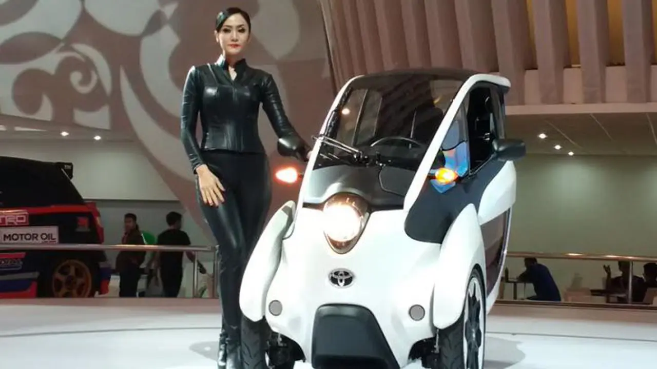 Tia, Pengemudi Cantik Toyota i-Road