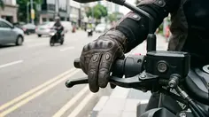 Jangan Biasakan Jari di Tuas Rem Motor, Ini Risiko yang Perlu Diwaspadai