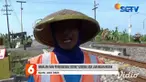 Saat semua orang bersuka cita merayakan Idul Fitri bersama orang-orang tersayang, satu keluarga di Ngawi malah rela tak berlebaran demi bergantian menjaga perlintasan kereta api.