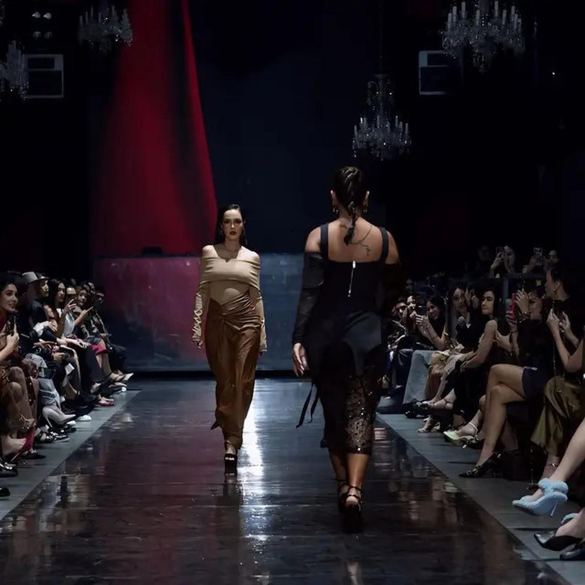 Pesona Memikat Cathy Sharon Berjalan di Catwalk, Tampil Bak Supermodel di Usia 42 Tahun