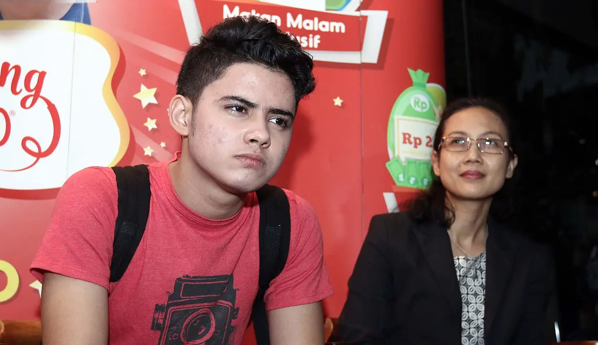 "Gue sama yang lain juga lagi sibuk masing-masing. Ya mungkin karena kesibukan masing-masing jadi kayak lost contact," tuturnya. (Deki Prayoga/Bintang.com)