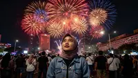 12  Prompt Gemini Ai Background Kembang Api, Hasilnya Tampak Nyata dan Dramatis