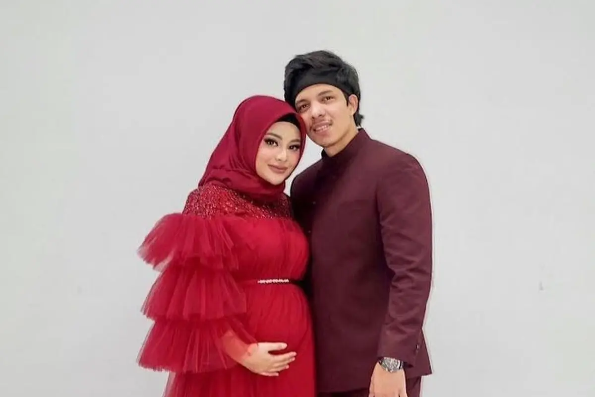 6 Gaya Aurel Hermansyah Pamer Baby Bump yang Kini Makin Kelihatan