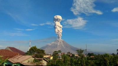 Gunung Sinabung Erupsi Besar, Kolom Abu Membumbung 3,5 Kilometer