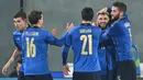 Pemain Italia merayakan gol yang dicetak Vincenzo Grifo ke gawang Estonia pada laga uji coba di Stadion Artemino Franchi, Kamis (12/11/2020) dini hari WIB. Italia menang 4-0 atas Estonia. (AFP/Alberto Pizzoli)