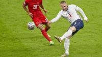 Luke Shaw - Bek yang tampil gemilang sepanjang perhelatan akbar Euro 2020 ini harus merasakan pahitnya gagal menjadi juara. Ia kalah di dua final ajang Eropa. (Foto:AP/Justin Tallis, Pool)