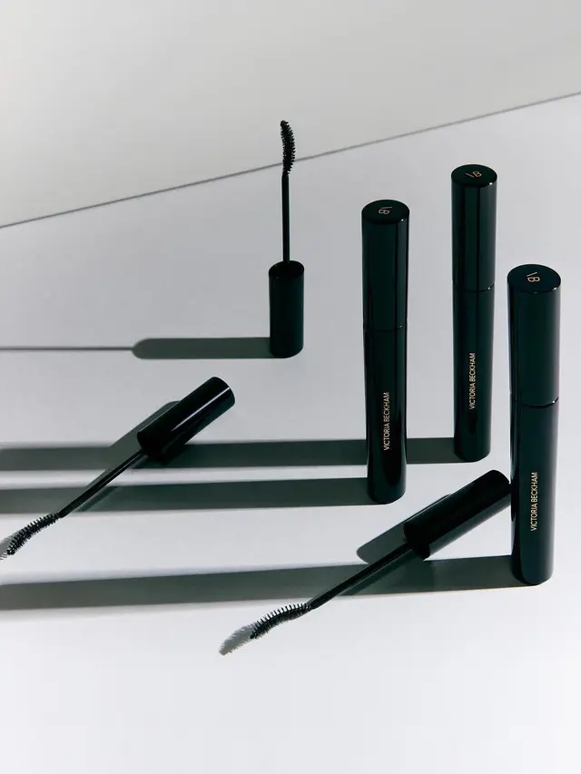 Geram dengan Bulu Mata Rontok, Victoria Beckham Bikin Maskara Berlabel Clean Beauty