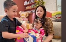 Penampakan Kado Rafathar & Rayyanza Untuk Baby Lily Di-Unboxing Nagita Slavina, Gemas Banget!