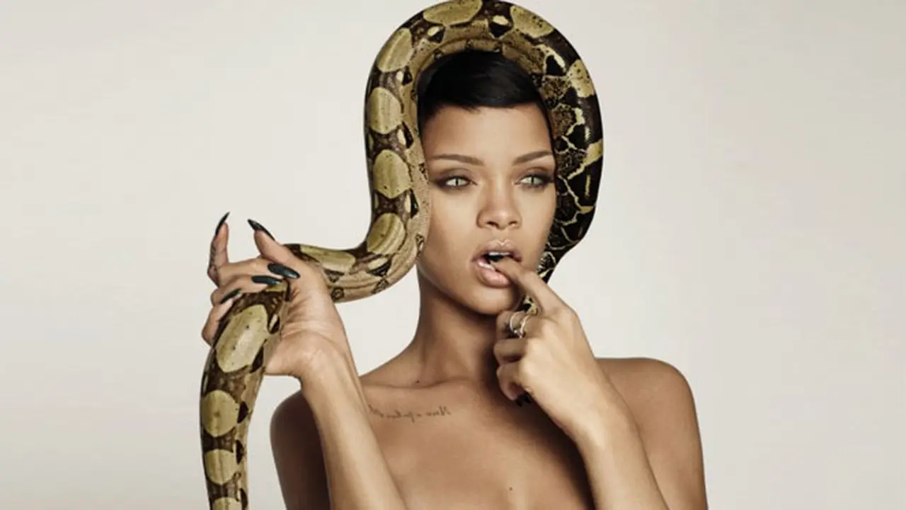 rihanna-131026b.jpg