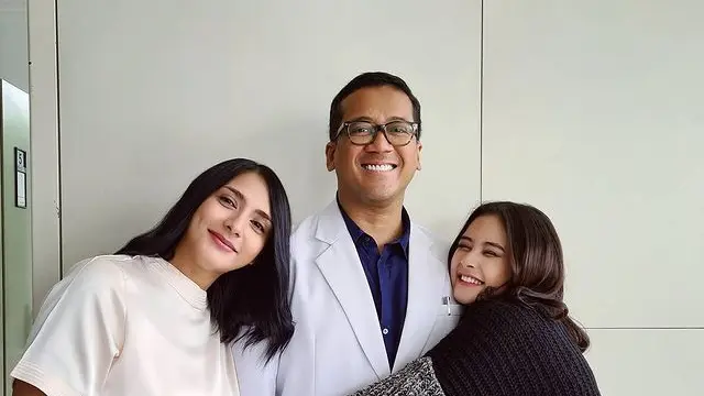 7 Potret Kebersamaan Prilly Latuconsina dan Musisi Andi Rianto yang Rilis Lagu Baru