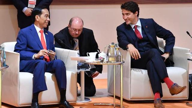 Kaus Kaki Pembawa Perdamaian Justin Trudeau Hingga Meme Jokowi Lifestyle Liputan6 Com