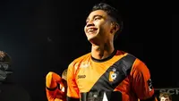 Ekspresi kegembiraan Marselino Ferdinan usai tampil dalam kemenangan KMSK Deinze di markas Club NXT, dalam lanjutan Belgian First Division B, Sabtu (3/2/2024) dini hari WIB. (Dok. KMSK Deinze)