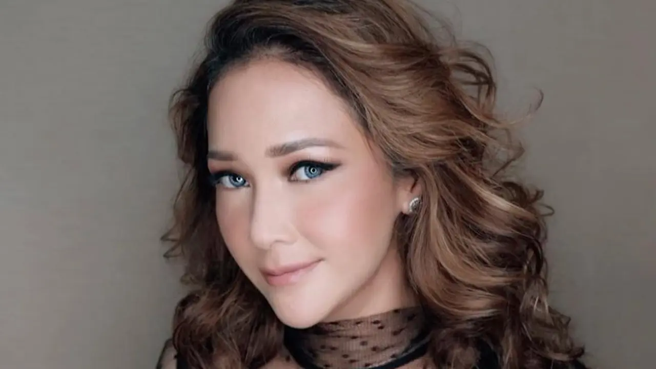 7 Momen Maia Estianty Masak di Rumah, Pakai Piyama dan Tanpa Makeup