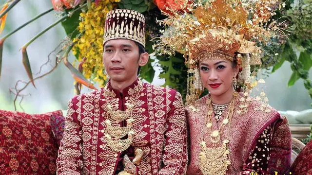 Seleb yang menikah menggunakan Adat Palembang