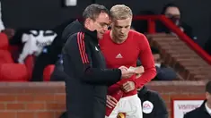 Dua pelatih Manchester United terakhir, Ole Gunnar Solskjaer dan Ralf Rangnick telah melakukan janji-janji manis terhadap 5 pemain berikut untuk tetap bertahan di Old Trafford. Tuntutan menit bermain nyatanya tak terkabul. Bagaimana kabar mereka kini? (AFP/Paul Ellis)