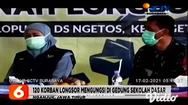 Gubernur Jawa Timur, Khofifah Indar Parawansa mengunjungi posko penanganan bencana longsor di Desa Ngetos, Kabupaten Nganjuk, pada Senin sore (15/2). Beliau berencana merelokasi warga yang tinggal di sekitar lokasi tanah longsor.
