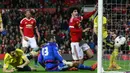 Pemain Manchester United, Marouane Fellaini berusaha mencetak gol ke gawang Middlesbrough pada laga Piala Liga Inggris di Stadion Old Trafford, Inggris, Rabu (28/10/2015). (Action Images via Reuters/Jason Cairnduff)