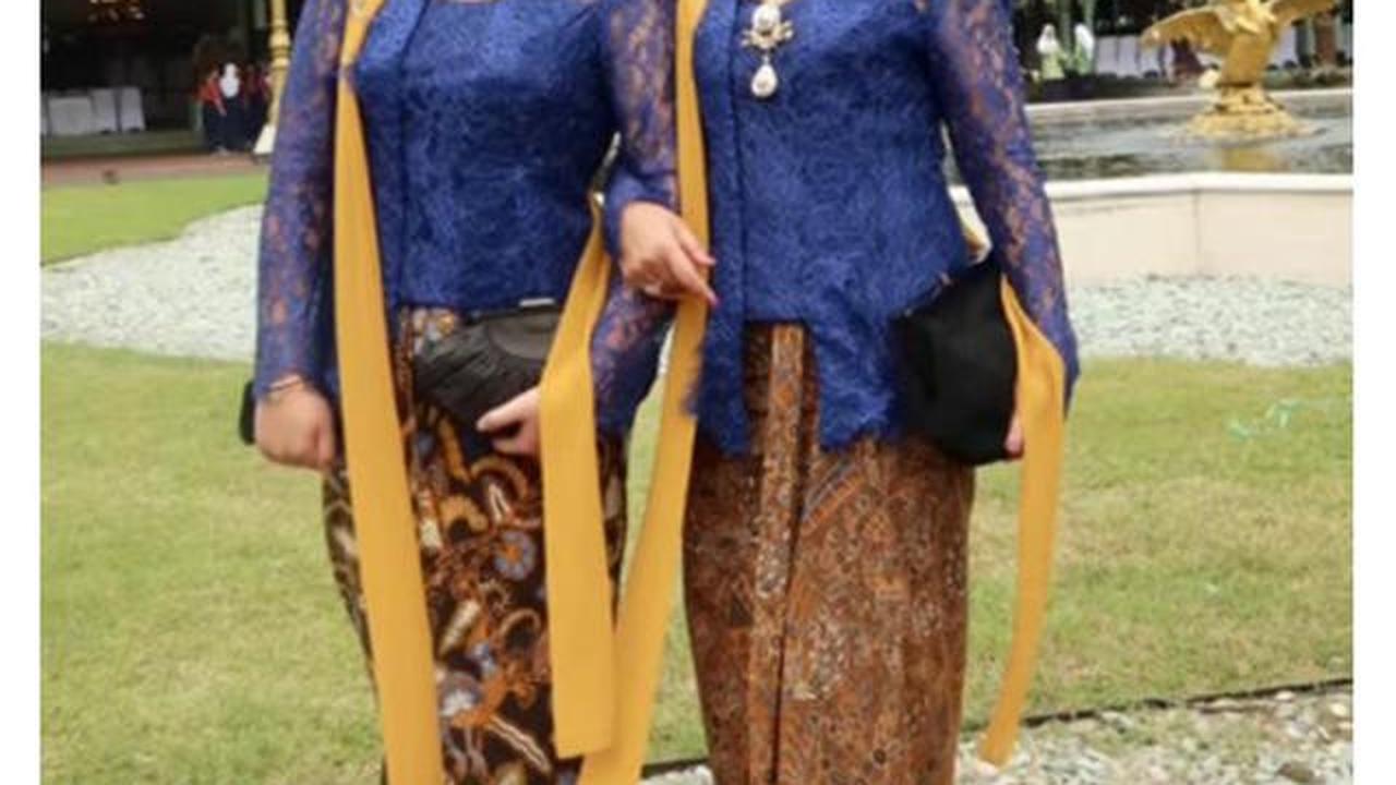 6 Potret Mayangsari dan Khirani Trihatmodjo Kompak Pakai Kebaya Biru di Acara Solo