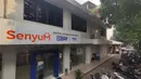 Direktur Bisnis Mikro BRI Supari mengungkapkan, Ekosistem Ultra Mikro (UMi) yang terdiri dari BRI, Pegadaian dan Permodalan Nasional Madani (PNM) secara konsisten terus melakukan pemberdayaan pelaku UMKM di Indonesia. Pertumbuhan ekosistem UMi tak lepas dari penyaluran kredit yang selektif (selective growth). "BRI akan memperkuat bisnis mikro dengan pendekatan ecosystem centric dan strategi Pemberdayaan Berada di Depan Pembiayaan," ujar Supari. Supari juga menambahkan BRI akan fokus pada penguasaan micropayment dengan pembentukan ekosistem berbasis pemberdayaan. Melalui langkah itu, pihaknya meyakini mampu meningkatkan penghimpunan simpanan masyarakat sekaligus kedalaman inklusi keuangan yang berdampak pada peningkatan taraf hidup masyarakat. Hingga akhir Triwulan II 2024 tercatat ekosistem UMi berhasil menyalurkan pinjaman kepada 36,1 juta debitur dengan portofolio pinjaman yang disalurkan mencapai Rp622,3 triliun atau tumbuh 7,7% secara year on year. Apabila dirinci, dari total Rp622,3 triliun tersebut Rp496,2 triliun diantaranya disalurkan melalui kredit mikro BRI, Rp77 triliun disalurkan oleh Pegadaian dan sisanya senilai Rp49,2 triliun disalurkan PNM. (Foto: Dokumentasi BRI)