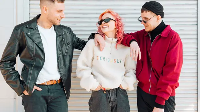 Inspirasi Mix and Match Outfit Minimalis yang Timeless dan Stylish (photo by freepik.com)