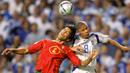 Partai final paling membekas di ajang Euro adalah laga antara Portugal melawan Yunani pada edisi 2004. Saat itu, kebanyakan orang tentu sepakat bahwa Portugal diunggulkan dengan skuat hebatnya. Namun, kenyataanya Yunani berhasil tampil mengagumkan dan memenangkan ajang tersebut. (AFP/Javier Soriano)