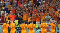 Hingga laga usai skor 2-0 untuk kemenangan pasukan Louis van Gaal tetap bertahan. (AP/Petr David Josek)