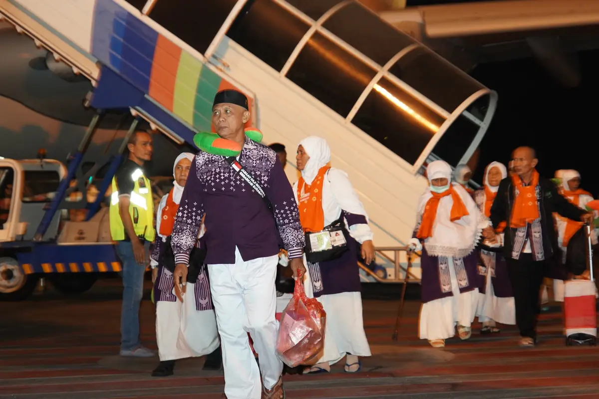 Jemaah haji Debarkasi Surabaya saat tiba di Bandara Juanda. (Istimewa)