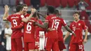 Para pemain Bayern Munchen merayakan gol yang dicetak oleh Robert Lewandowski ke gawang Eintracht Frankfurt pada laga Piala Jerman di Allianz Arena, Rabu (10/6/2020). Bayern Munchen menang 2-1 atas Eintracht Frankfurt. (AP/Kai Pfaffenbach)