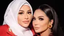 Netizen memuji jika Diva dan calon diva ini terlihat seperti kembar. Kecantikan keduanya makin terpancar lewat gaun merah membara. (Instagram @dhirmanputra)