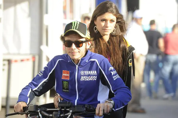 Valentino Rossi dan Linda Morselli (iotomotif.com)