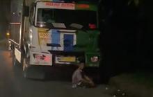 Masya Allah Sopir Truk Rela Berhenti di Pinggir Tol Demi Tunaikan Sholat, Patroli Polisi Lewat Langsung Ambil Tindakan