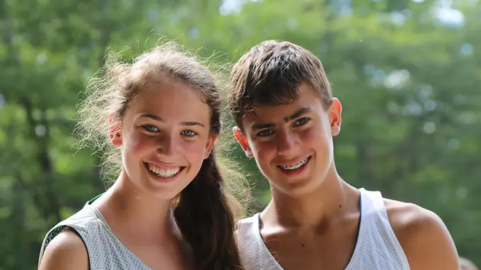 5 Alasan yang Bikin Kamu Sangat Menyayangi Adik Laki-lakimu