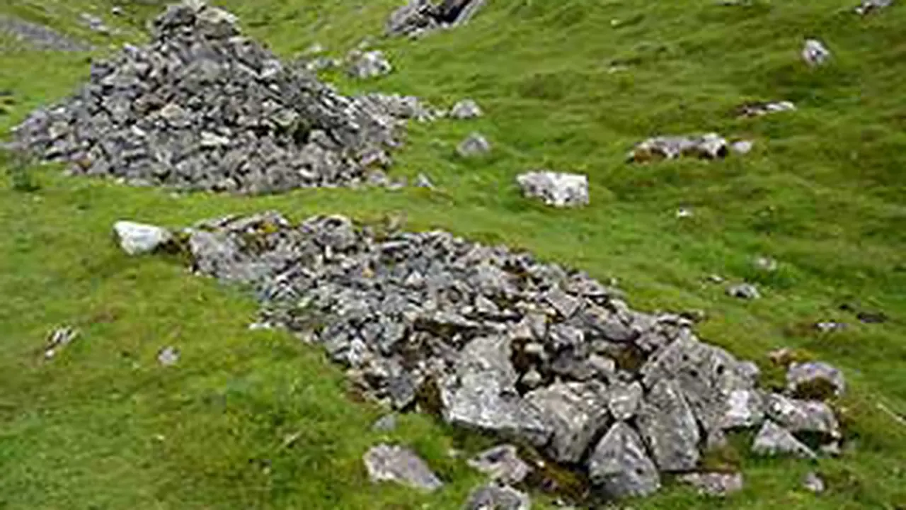 110403drobinhood-grave.jpg