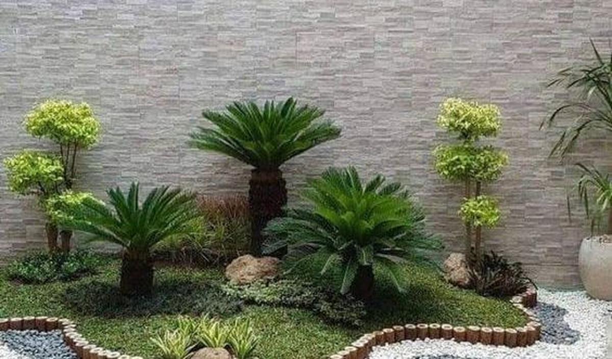 2. Tembok Taman Minimalis Batu Alam Bertekstur