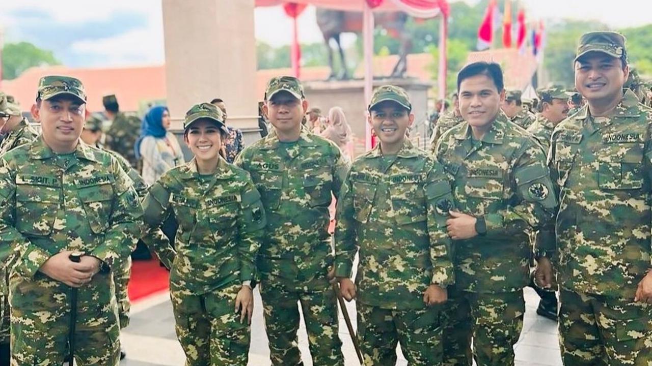 Penampilan Cantik Menteri Meutya