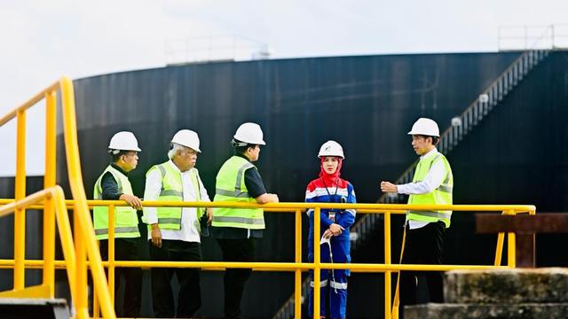 Presiden Joko Widodo atau Jokowi saat meninjau Blok Rokan.