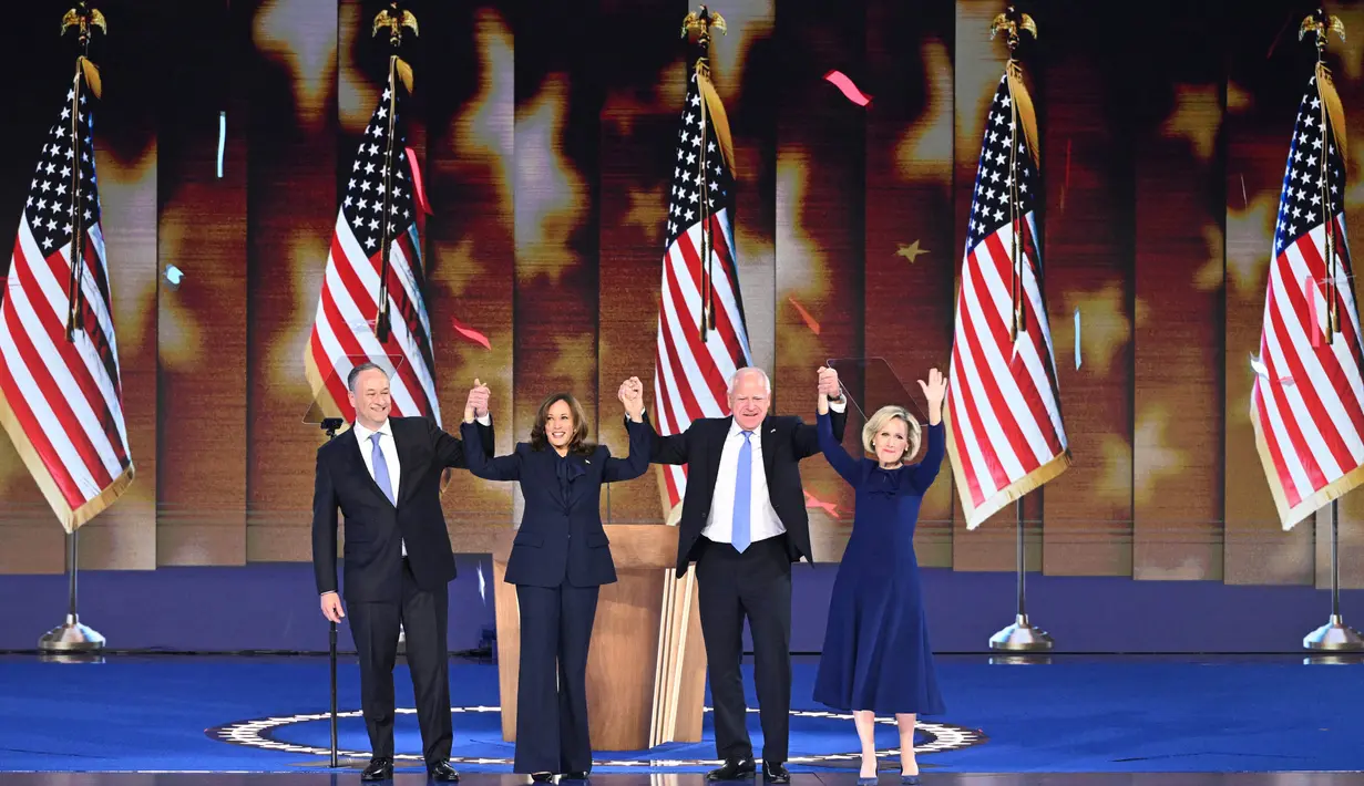 Dalam pidato politiknya usai menerima nominasi calon presiden AS dari Partai Demokrat, Kamala Harris mengatakan akan menjadi presiden bagi semua warga negara Amerika. (MANDEL NGAN/AFP)